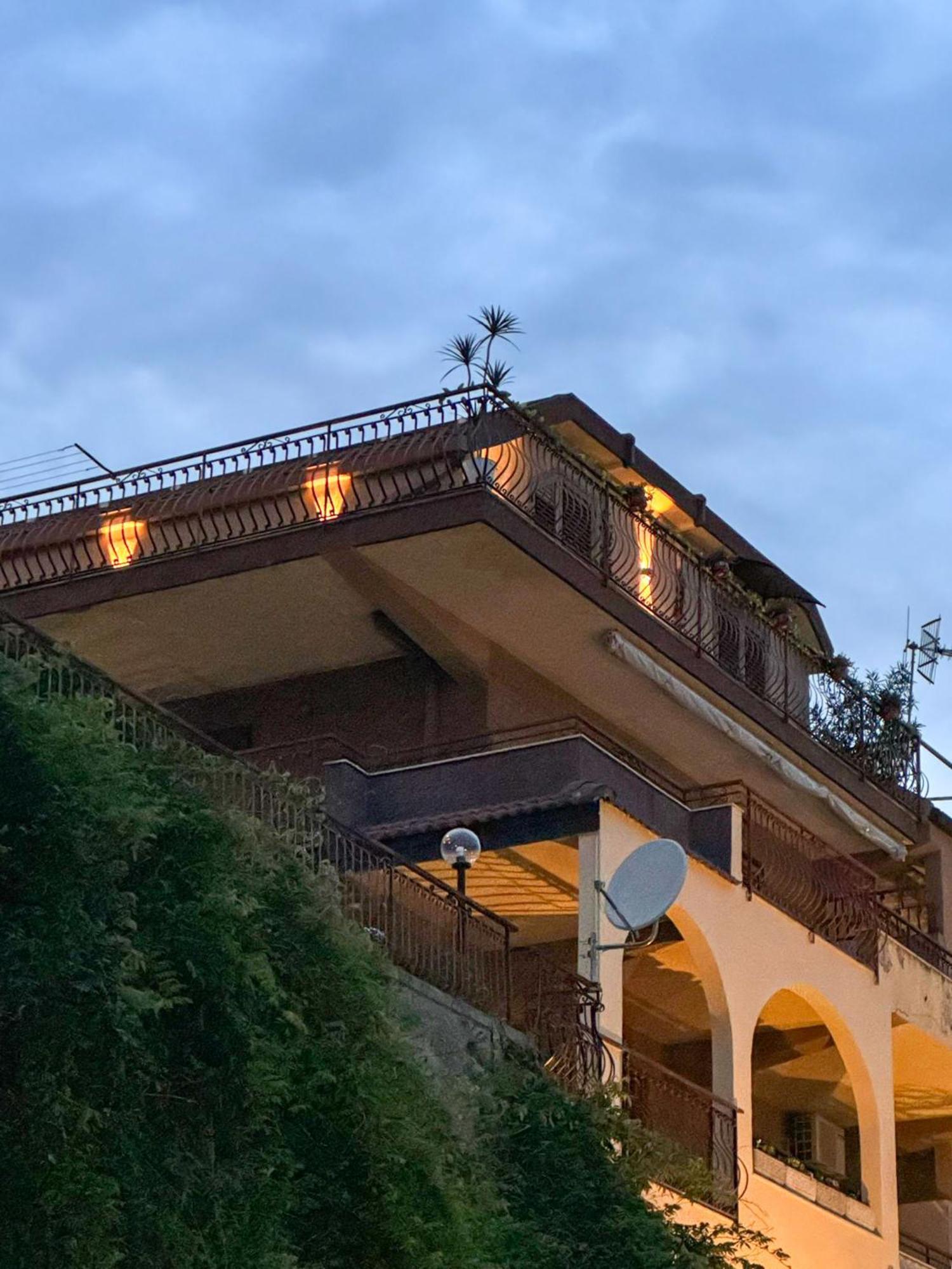 La Goccia Sul Mare Apartment Летояни Екстериор снимка