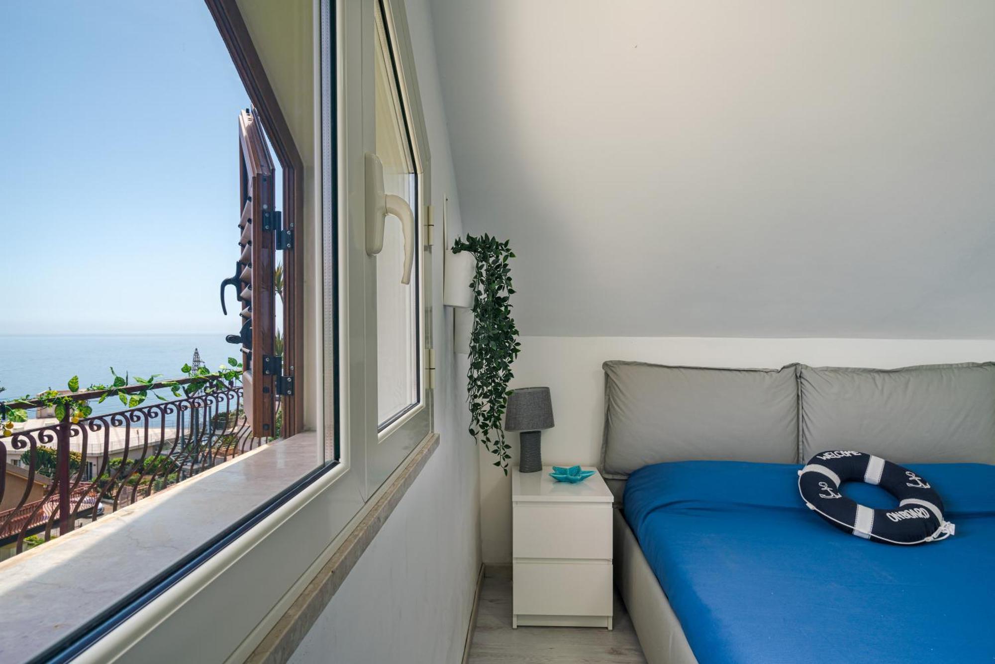 La Goccia Sul Mare Apartment Летояни Екстериор снимка