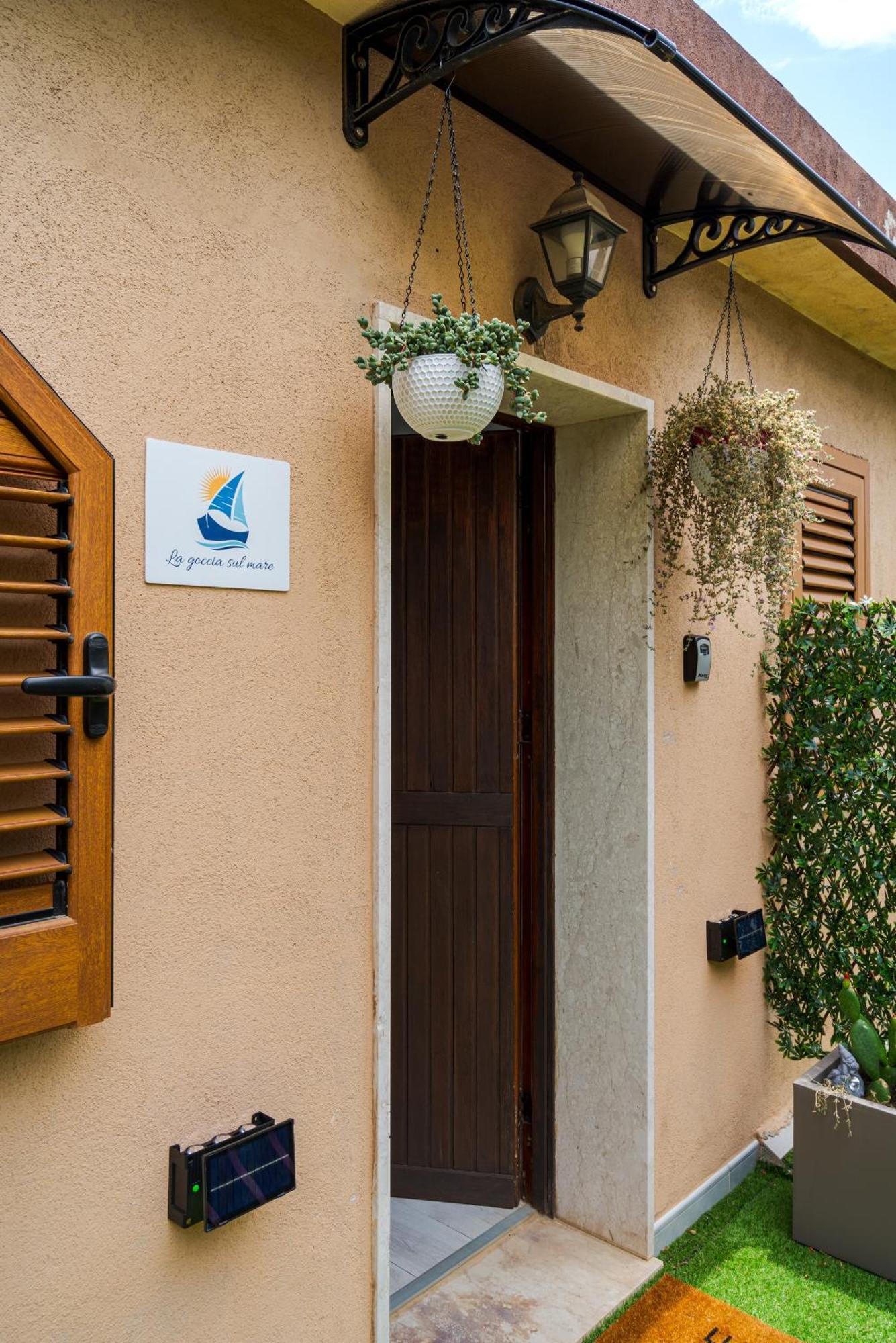 La Goccia Sul Mare Apartment Летояни Екстериор снимка