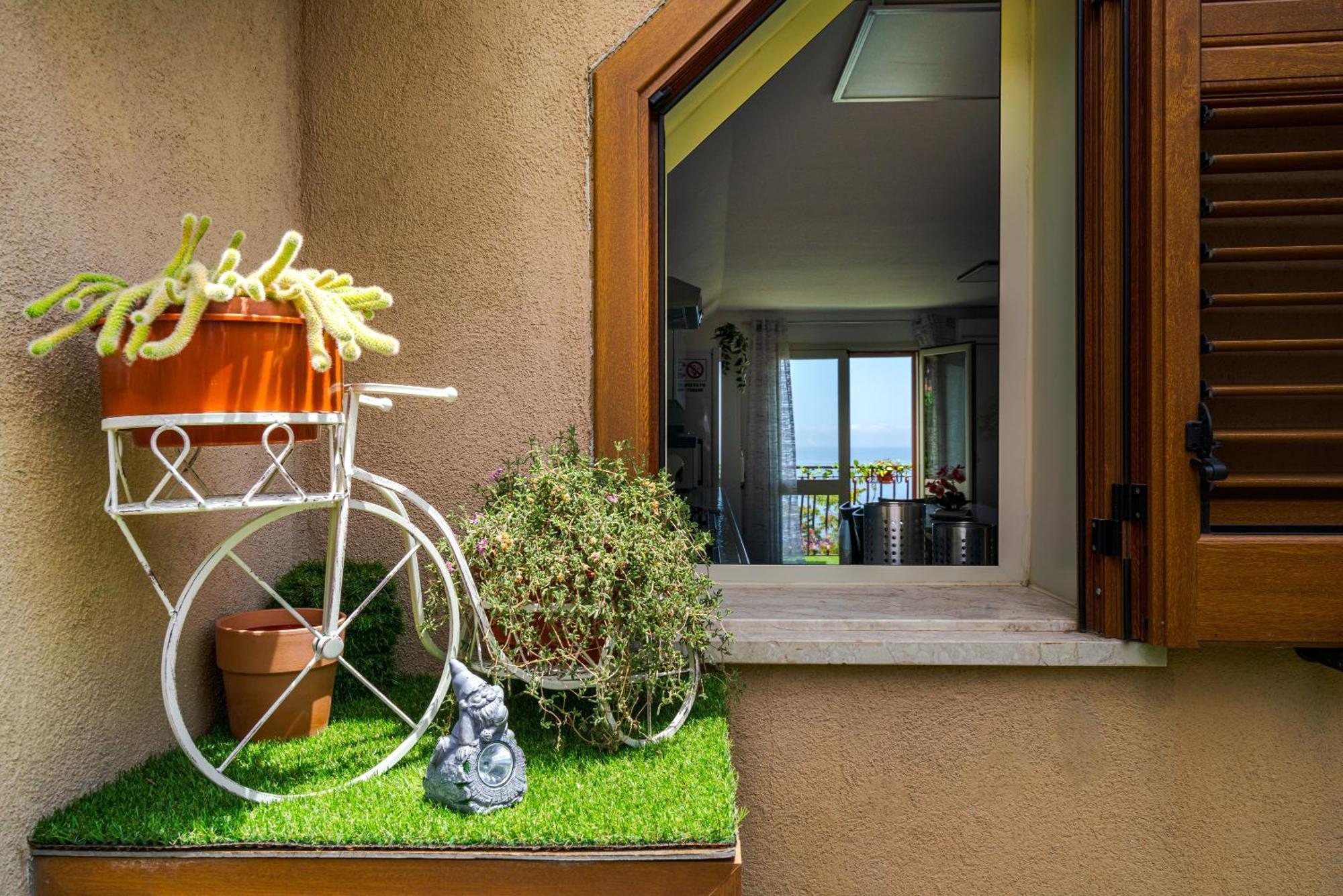 La Goccia Sul Mare Apartment Летояни Екстериор снимка