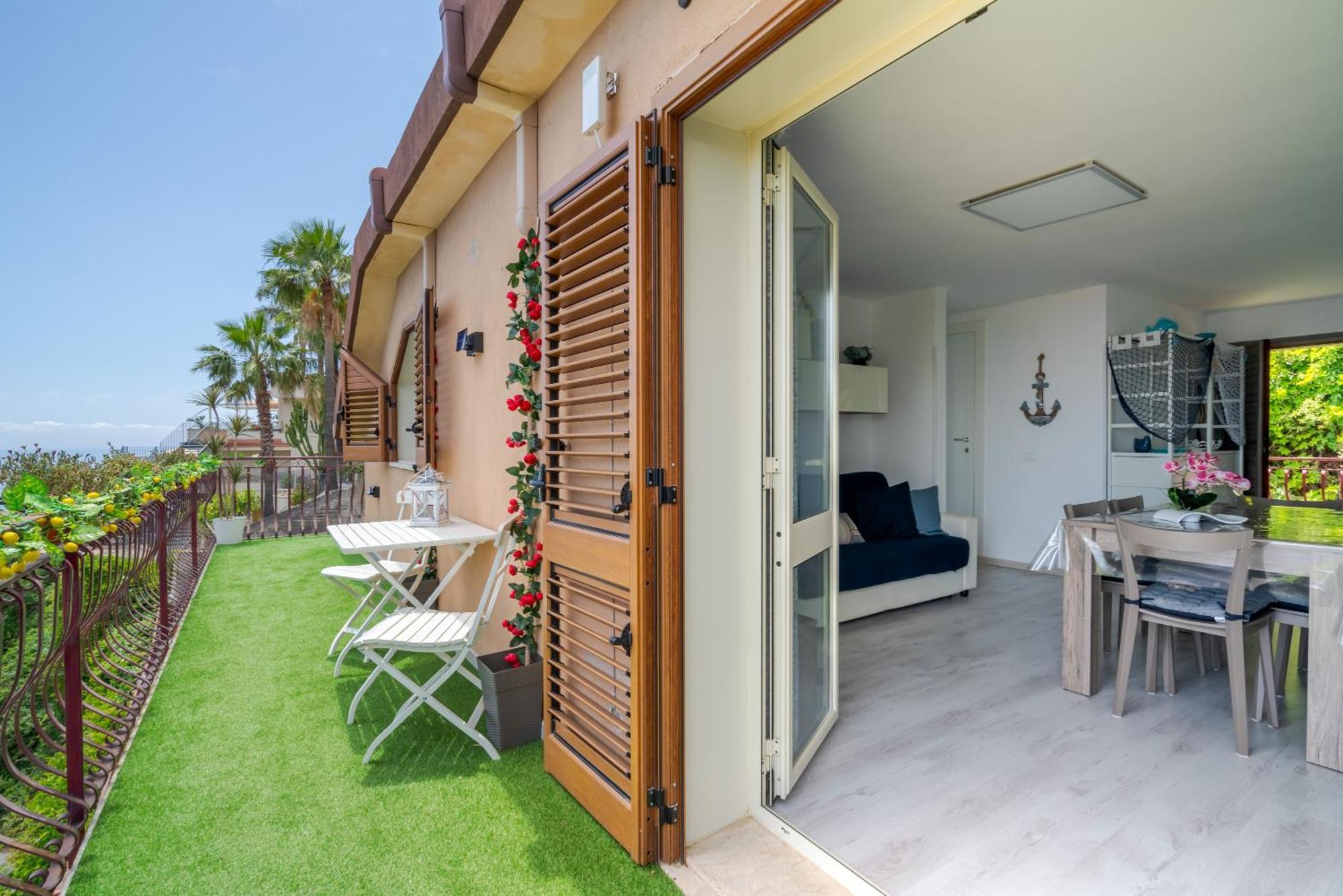 La Goccia Sul Mare Apartment Летояни Екстериор снимка